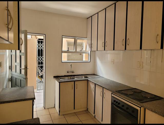 2 BEDROOM FLAT TO LET IN SHALLCROSS
